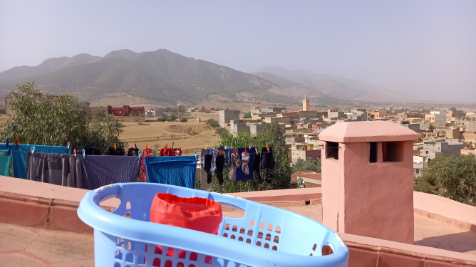 Hanging the washing on the roof